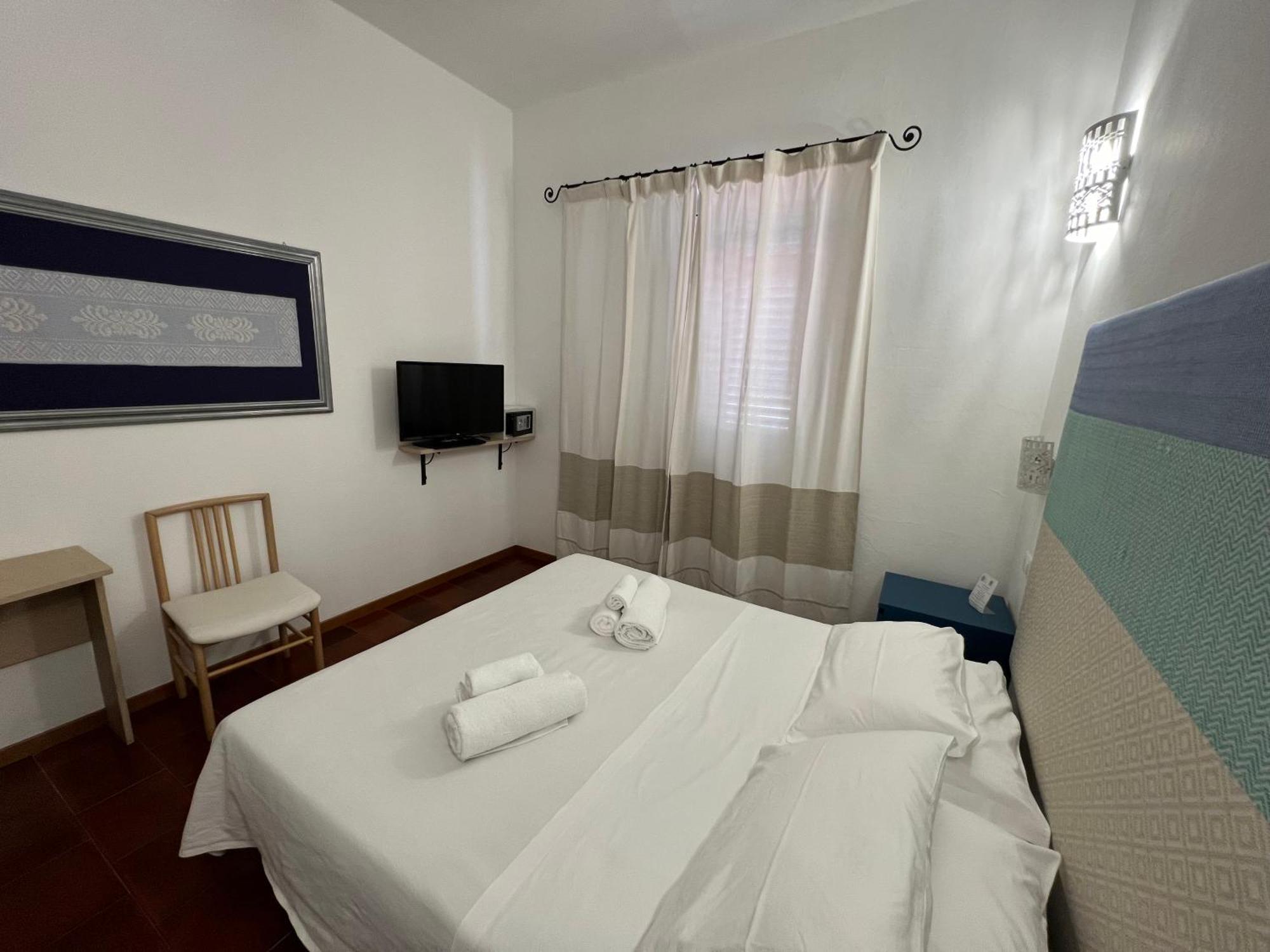 Hotel Da Cecco Santa Teresa Gallura Buitenkant foto